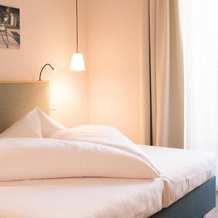Flora Hotel & Suites Мерано Экстерьер фото