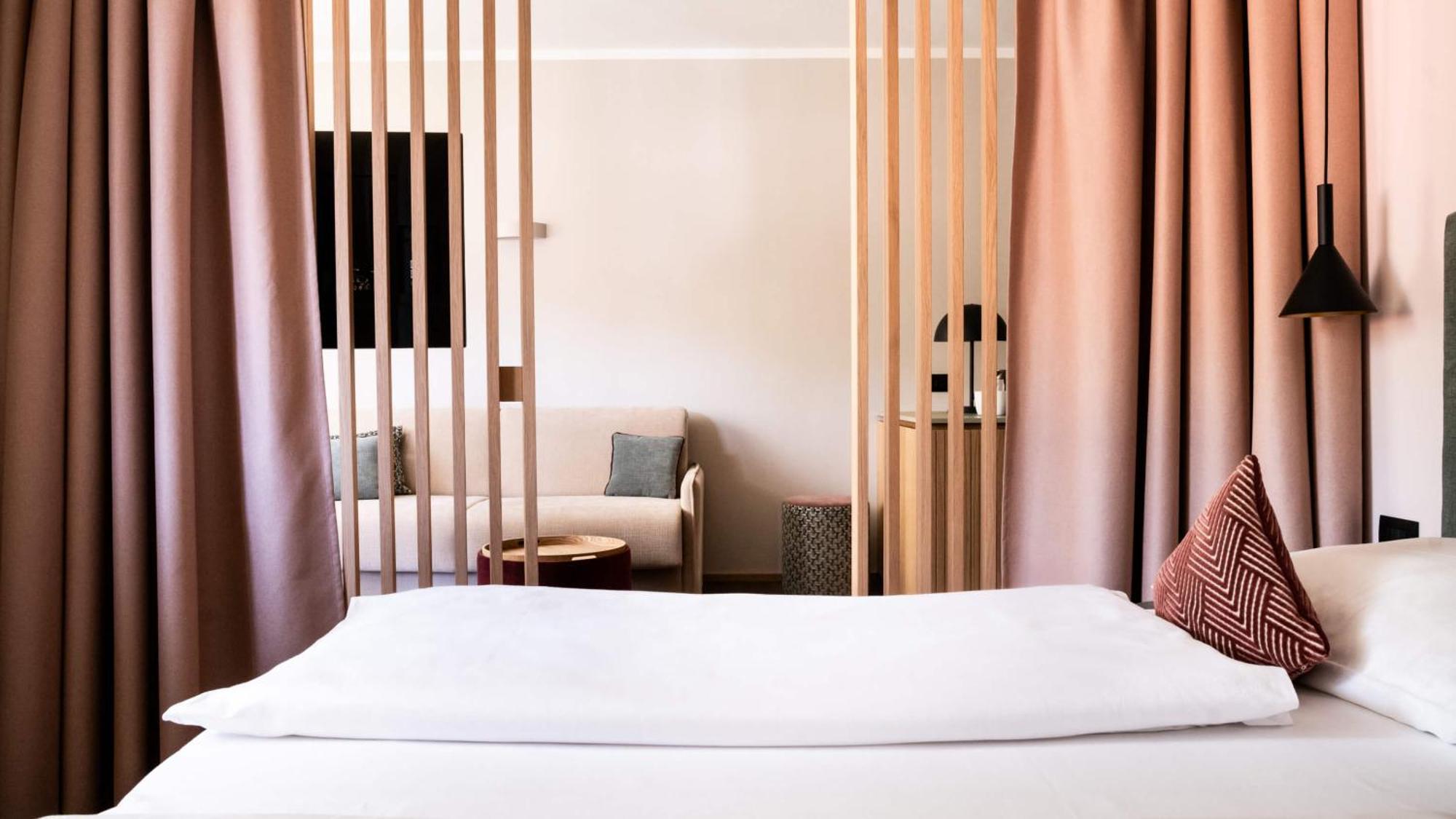 Flora Hotel & Suites Мерано Экстерьер фото