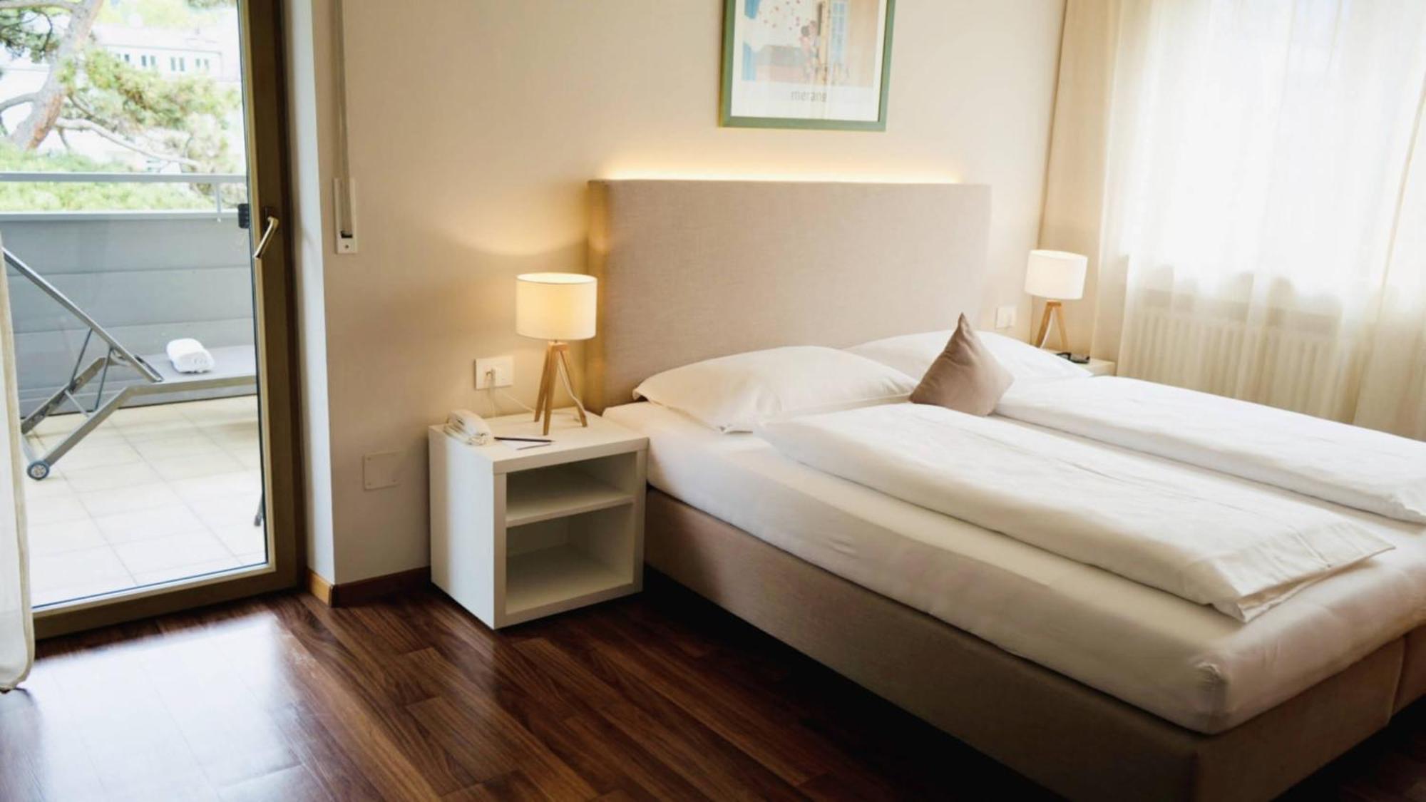 Flora Hotel & Suites Мерано Экстерьер фото