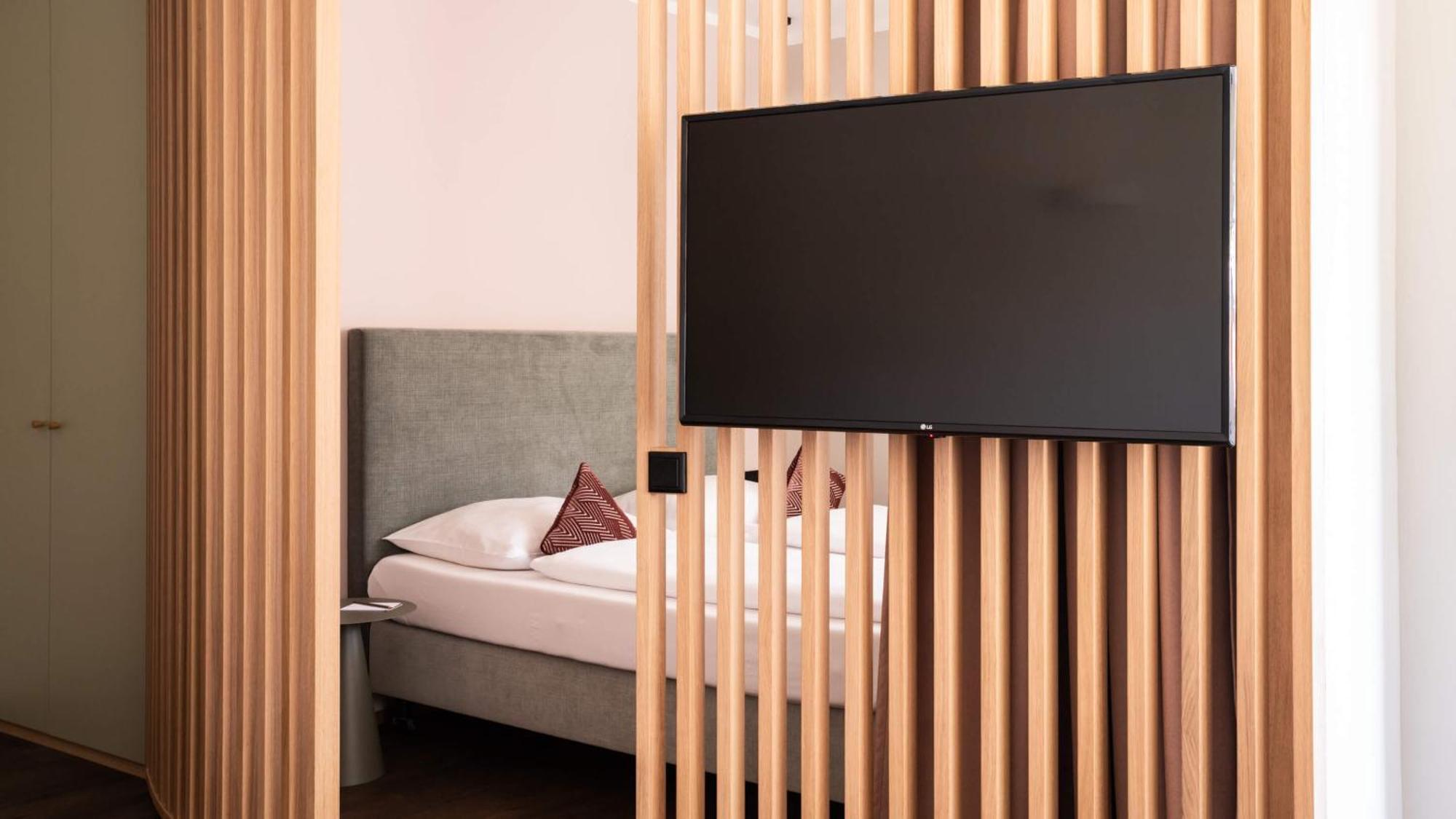 Flora Hotel & Suites Мерано Экстерьер фото