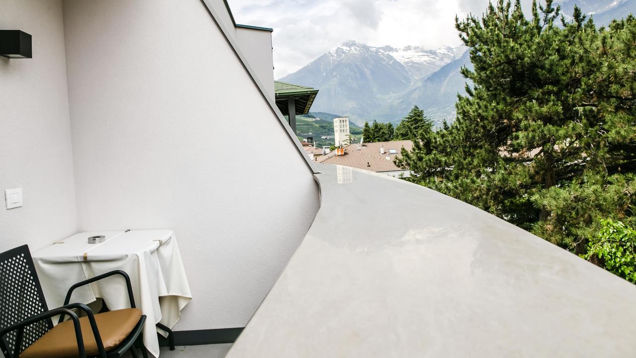 Flora Hotel & Suites Мерано Экстерьер фото