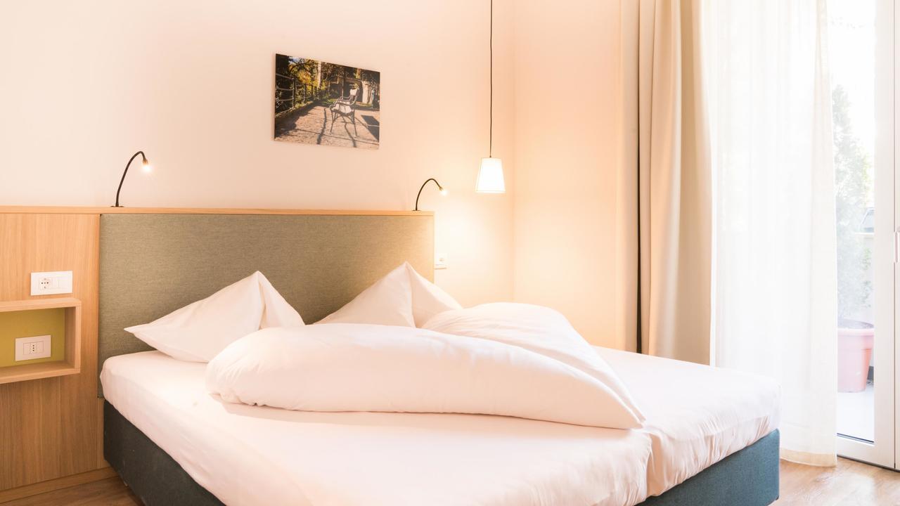 Flora Hotel & Suites Мерано Экстерьер фото