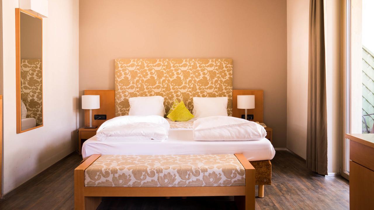 Flora Hotel & Suites Мерано Экстерьер фото