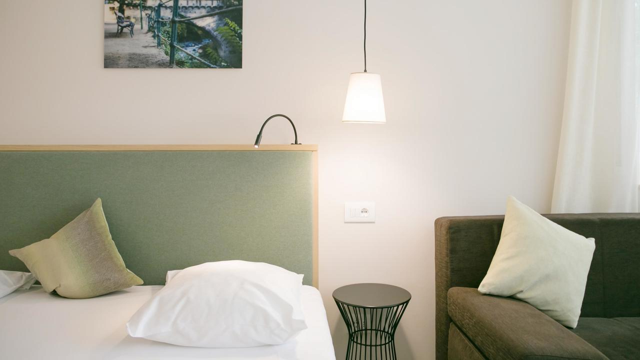 Flora Hotel & Suites Мерано Экстерьер фото