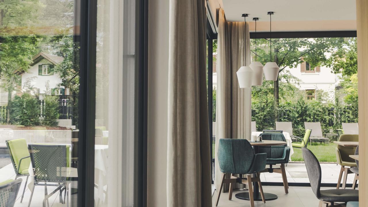 Flora Hotel & Suites Мерано Экстерьер фото