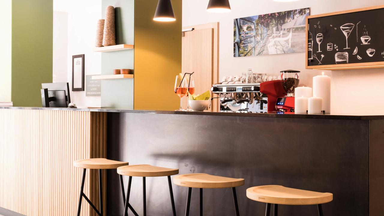 Flora Hotel & Suites Мерано Экстерьер фото