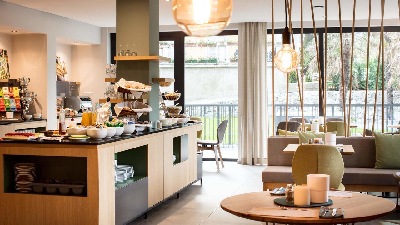 Flora Hotel & Suites Мерано Экстерьер фото